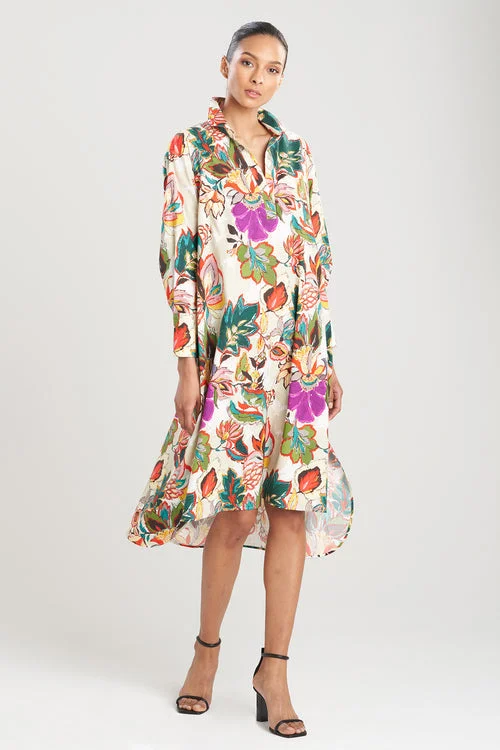 Maxi dresses with a keyhole back for a sexy detail Maxi dresses with a keyhole back for a sexy detail Sayuri Cotton Poplin Oversized Shirtdress