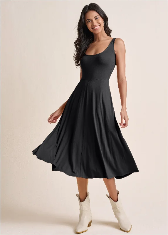 Midi dresses with cold - shoulder cutouts for a trendy style Midi Dress With Pockets - Black Midi dresses with cold - shoulder cutouts for a trendy style Midi Dress With Pockets - Black