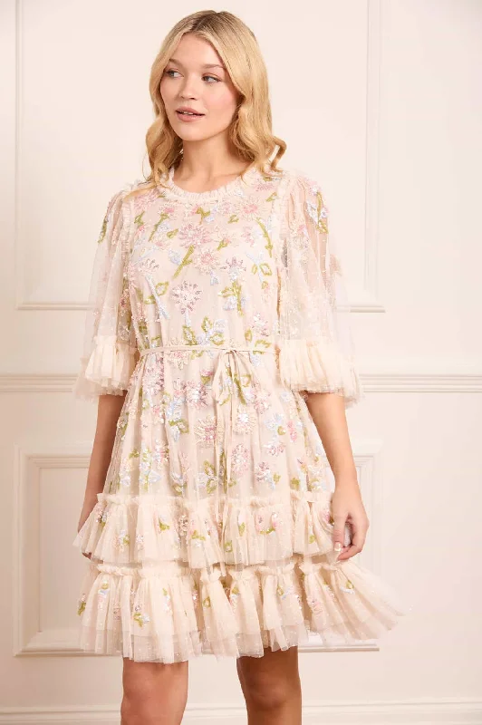 Midi dresses with tiered skirts for a bohemian festival look Sequin Dandelion Gloss Mini Dress Midi dresses with tiered skirts for a bohemian festival look Sequin Dandelion Gloss Mini Dress