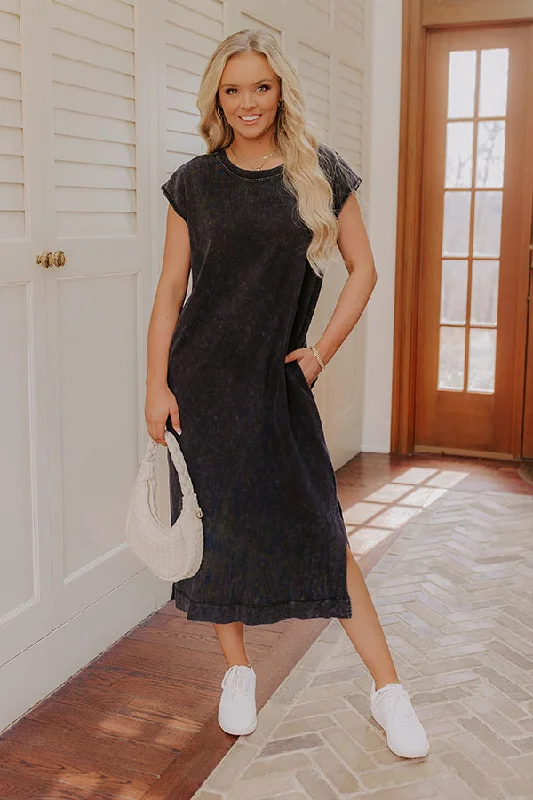 Midi dresses with puff sleeves for a vintage - inspired look Beach Daydream Vintage Wash Midi Dress in Vintage Black Midi dresses with puff sleeves for a vintage - inspired look Beach Daydream Vintage Wash Midi Dress in Vintage Black