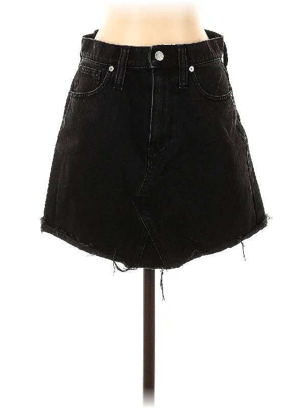 Plus Size Women's Denim Cut - off Shorts with Frayed Edges for a Casual and Laid - Back VibeDenim Skirt Plus Size Women's Denim Cut - off Shorts with Frayed Edges for a Casual and Laid - Back VibeDenim Skirt