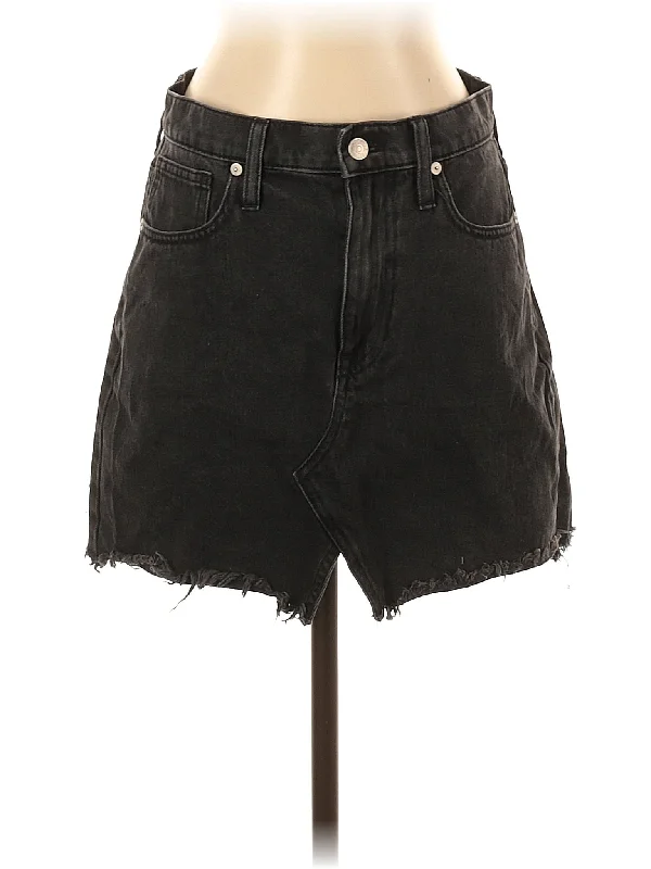 Women's Ruffled Hem Denim Shorts in Light Wash for a Feminine and Fashionable StyleDenim Skirt