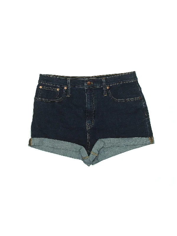 Women's Printed Tropical Patterned Shorts in Turquoise for a Beachy and Fun LookHigh-Rise Denim Shorts in Dark Wash