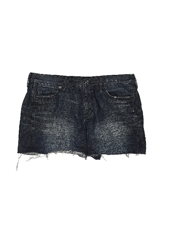 Women's Printed Tropical Patterned Shorts in Turquoise for a Beachy and Fun LookHigh-Rise Denim Shorts in Dark Wash