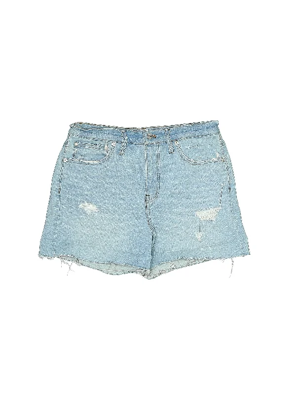 High - Waisted Plus Size Women's Denim Shorts with Distressed Details for a Trendy LookHigh-Rise Denim Shorts in Light Wash High - Waisted Plus Size Women's Denim Shorts with Distressed Details for a Trendy LookHigh-Rise Denim Shorts in Light Wash