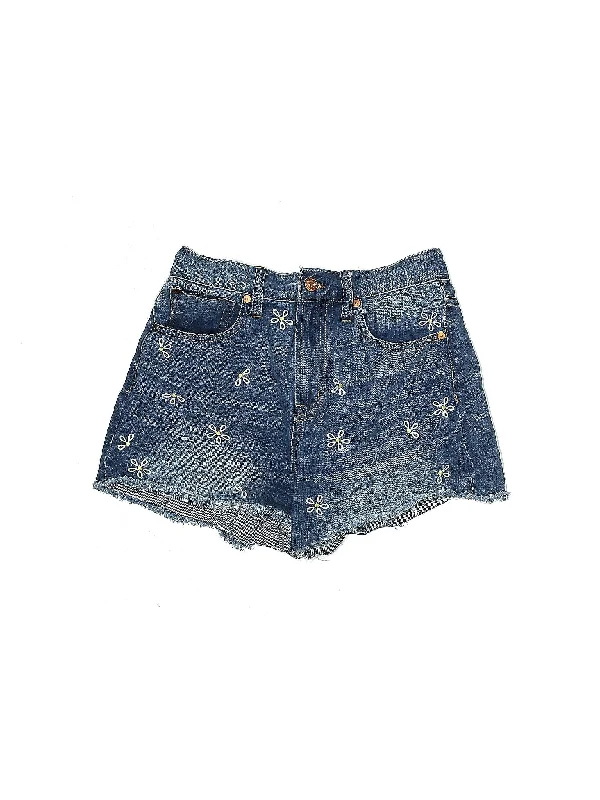 Plus Size Women's Denim Cut - off Shorts with Frayed Edges for a Casual and Laid - Back VibeHigh-Rise Denim Shorts in Medium Wash Plus Size Women's Denim Cut - off Shorts with Frayed Edges for a Casual and Laid - Back VibeHigh-Rise Denim Shorts in Medium Wash