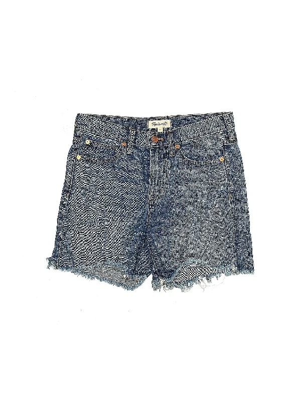 Plus Size Women's Denim Bermuda Shorts in Dark Wash for a Classic and Sophisticated StyleLow-Rise Denim Shorts in Medium Wash Plus Size Women's Denim Bermuda Shorts in Dark Wash for a Classic and Sophisticated StyleLow-Rise Denim Shorts in Medium Wash