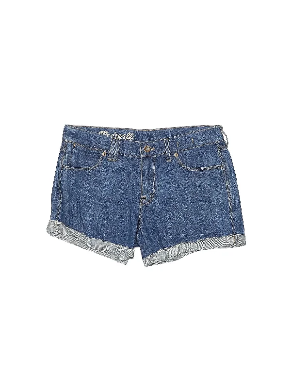 Plus Size Women's Denim Bermuda Shorts in Dark Wash for a Classic and Sophisticated StyleLow-Rise Denim Shorts in Medium Wash Plus Size Women's Denim Bermuda Shorts in Dark Wash for a Classic and Sophisticated StyleLow-Rise Denim Shorts in Medium Wash