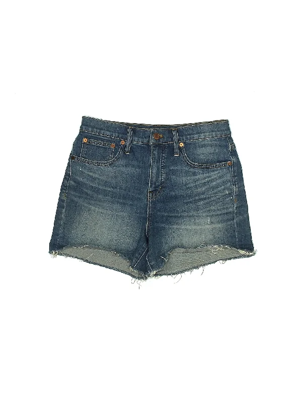 Plus Size Women's Elastic Waistband Linen Shorts in Navy Blue for a Comfortable Everyday OptionMid-Rise Denim Shorts in Light Wash Plus Size Women's Elastic Waistband Linen Shorts in Navy Blue for a Comfortable Everyday OptionMid-Rise Denim Shorts in Light Wash