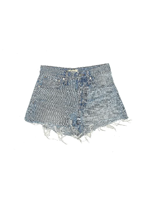 Plus Size Women's Stretch Denim Shorts with Belt Loops in Medium Wash for a Versatile FitMid-Rise Denim Shorts in Light Wash Plus Size Women's Stretch Denim Shorts with Belt Loops in Medium Wash for a Versatile FitMid-Rise Denim Shorts in Light Wash