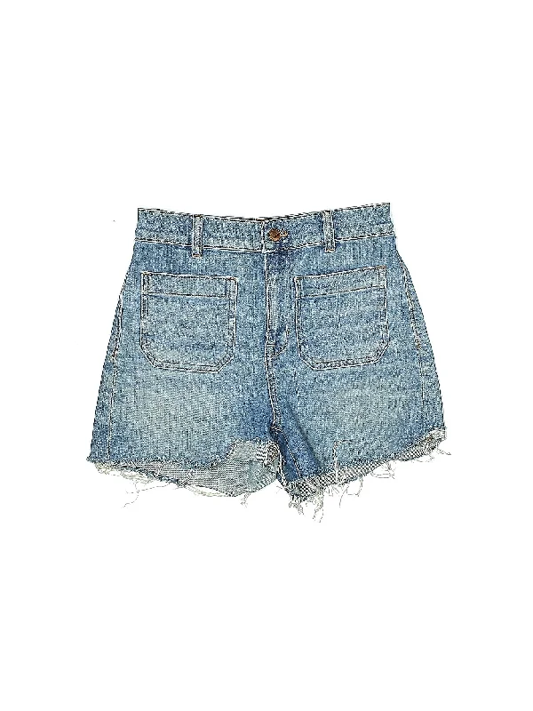 Plus Size Women's Denim Shorts with Embroidered Flowers in Light Blue for a Feminine TouchMid-Rise Denim Shorts in Medium Wash Plus Size Women's Denim Shorts with Embroidered Flowers in Light Blue for a Feminine TouchMid-Rise Denim Shorts in Medium Wash
