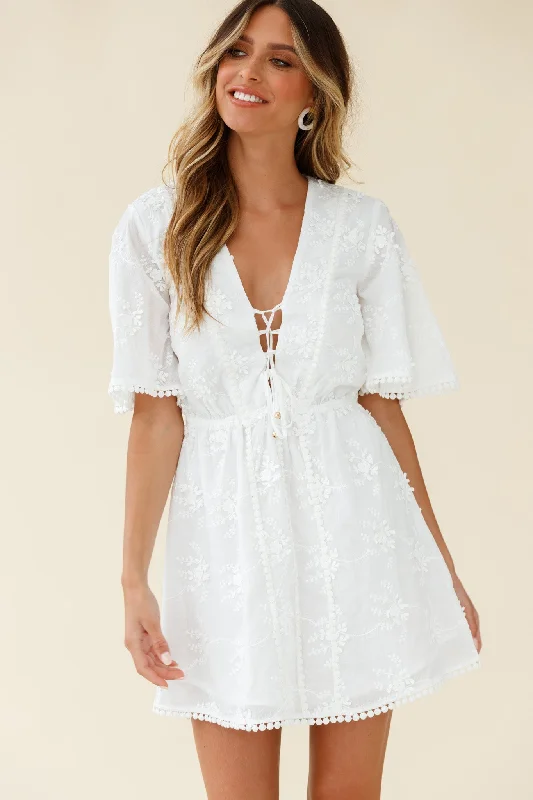 Mermaid - Style Women Dress with a Fitted Silhouette for Special OccasionsEsperanza Lace-Up Bust Floral Embroidery Dress White Mermaid - Style Women Dress with a Fitted Silhouette for Special OccasionsEsperanza Lace-Up Bust Floral Embroidery Dress White