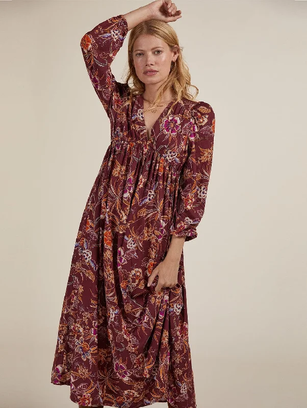 Women jumpsuits with a wrap - around design for a flattering fitGwyneth LENZING™ ECOVERO™ V-Neck Midi Dress | Garnet Woodland Print Women jumpsuits with a wrap - around design for a flattering fitGwyneth LENZING™ ECOVERO™ V-Neck Midi Dress | Garnet Woodland Print