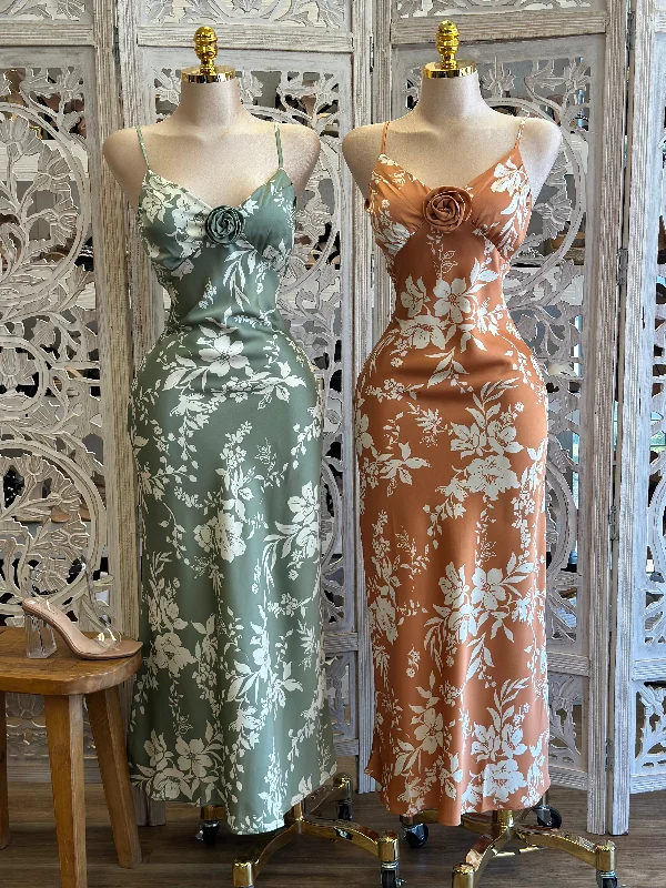 Printed Abstract Women Dress for a Modern and Artistic AppealSatin Rose Detail Maxi Dress- Not Stretchy, No Estira