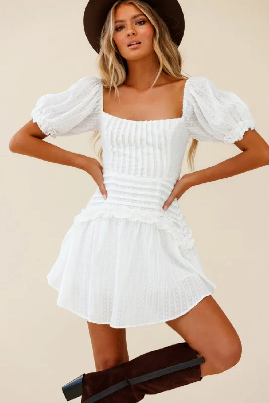 Strapless Women Dress with a Built - in Bra for Comfort and SupportSunshine Lane Milkmaid Sleeve Lace-up Back Dress White