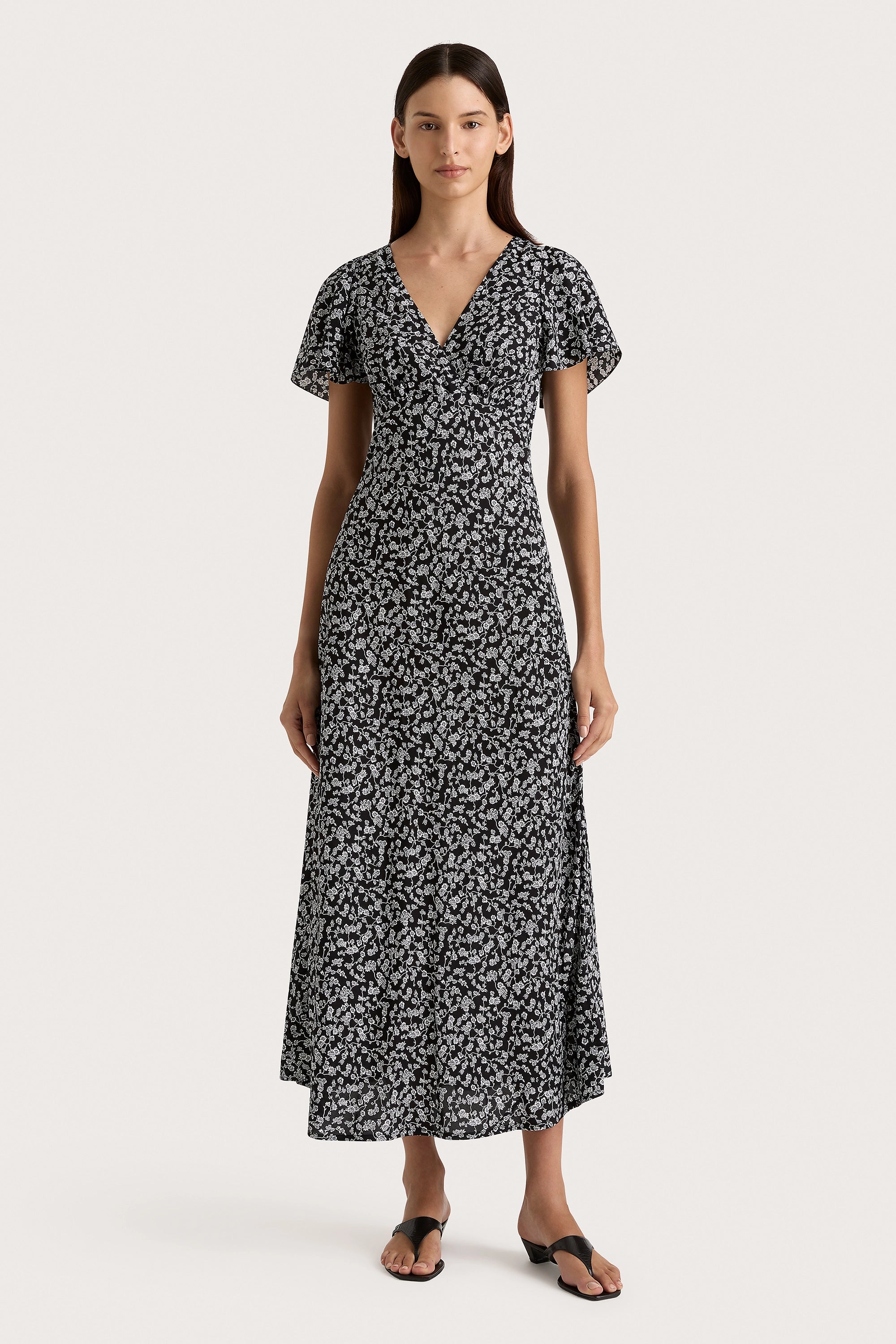 Midi dresses with metallic threads for a glamorous evening eventBoda Midi Dress Amaryllis Floral Black