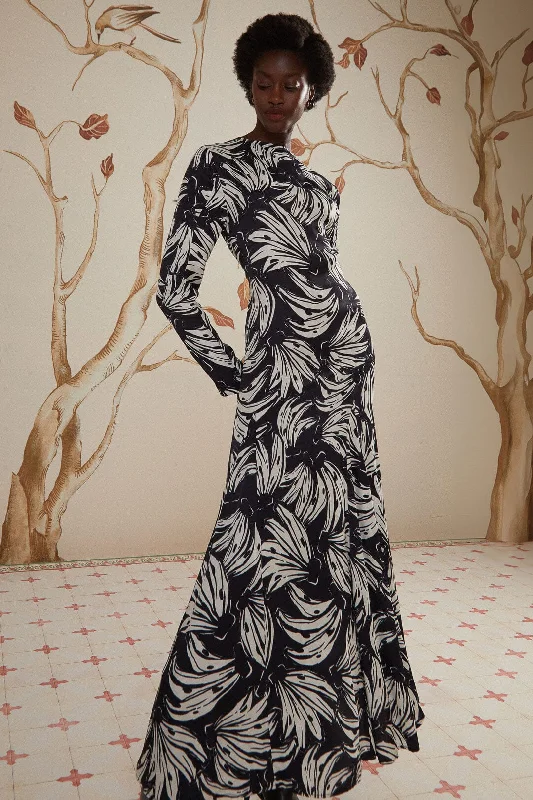 Midi dresses with bow accents for a sweet and charming lookBlack Bossa Banana LENZING™ ECOVERO™ Viscose Midi Dress Midi dresses with bow accents for a sweet and charming lookBlack Bossa Banana LENZING™ ECOVERO™ Viscose Midi Dress