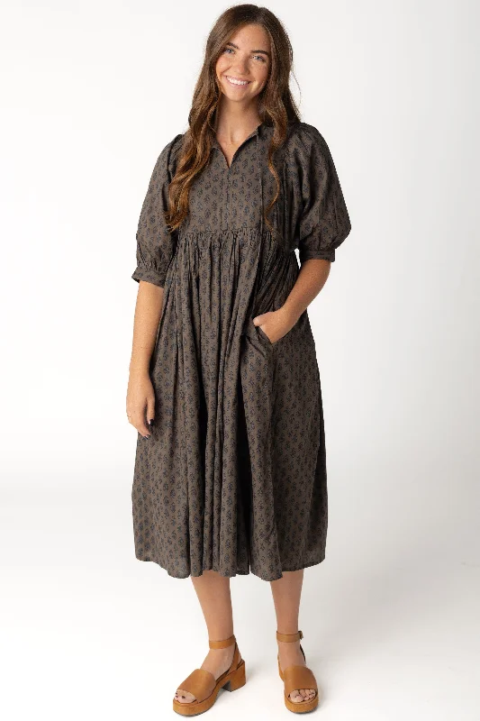 Midi dresses with embroidered accents for a unique and detailed designCitrus Primavera Print Midi Dress Midi dresses with embroidered accents for a unique and detailed designCitrus Primavera Print Midi Dress