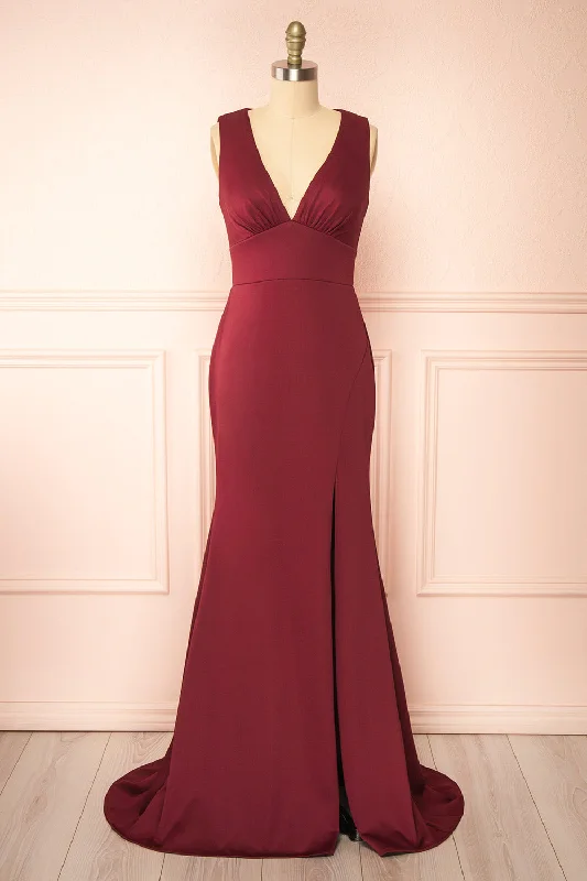Midi dresses with pleated bodices for a classic and tailored lookDiaz Burgundy | Maxi Dress w/ Train Midi dresses with pleated bodices for a classic and tailored lookDiaz Burgundy | Maxi Dress w/ Train