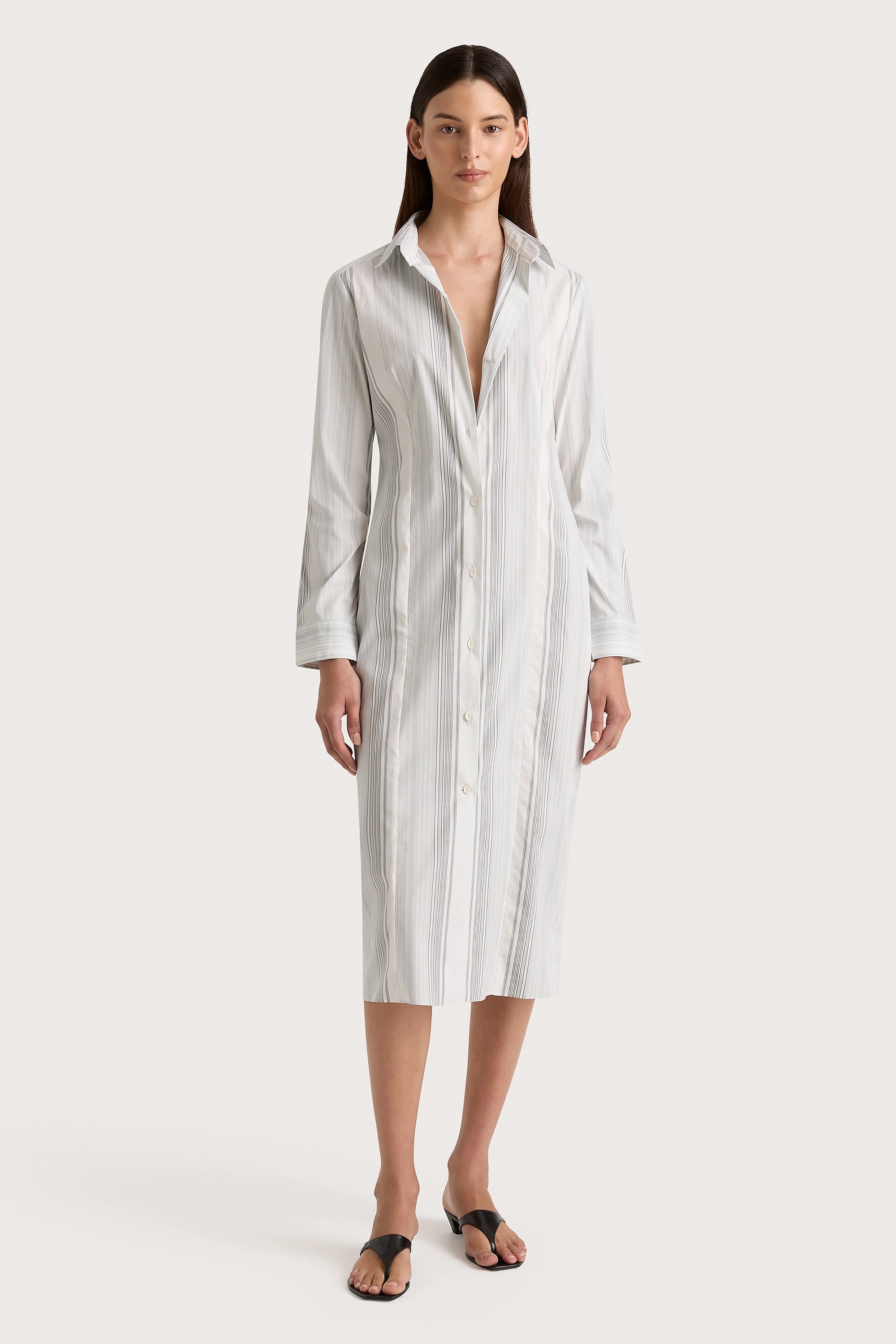 Midi dresses with keyhole backs for a flirty and unexpected detailEn Vau Shirt Dress Striped Soft Blue Midi dresses with keyhole backs for a flirty and unexpected detailEn Vau Shirt Dress Striped Soft Blue