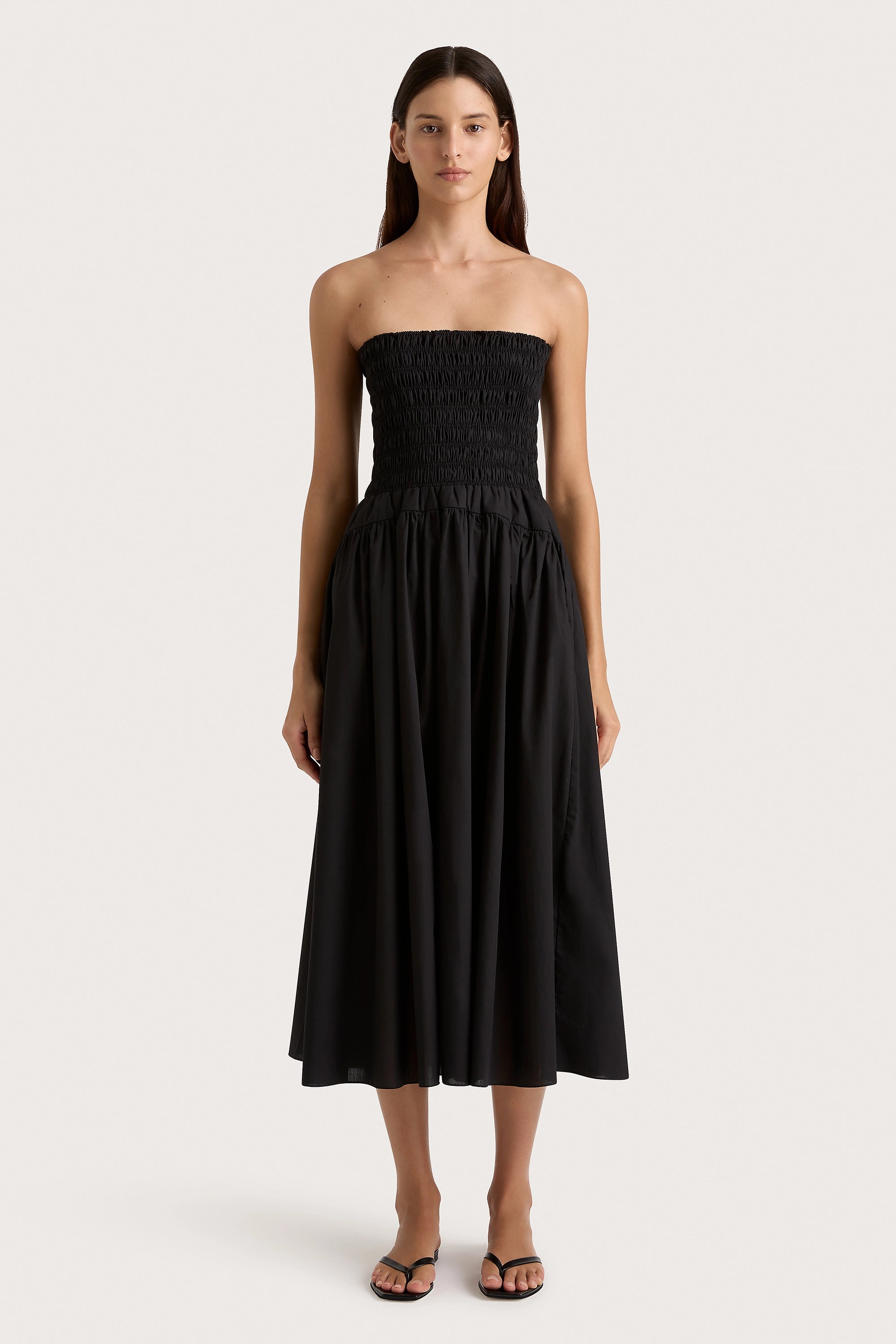 Velvet midi dresses in jewel tones for a glamorous winter eventLida Midi Dress Black Velvet midi dresses in jewel tones for a glamorous winter eventLida Midi Dress Black