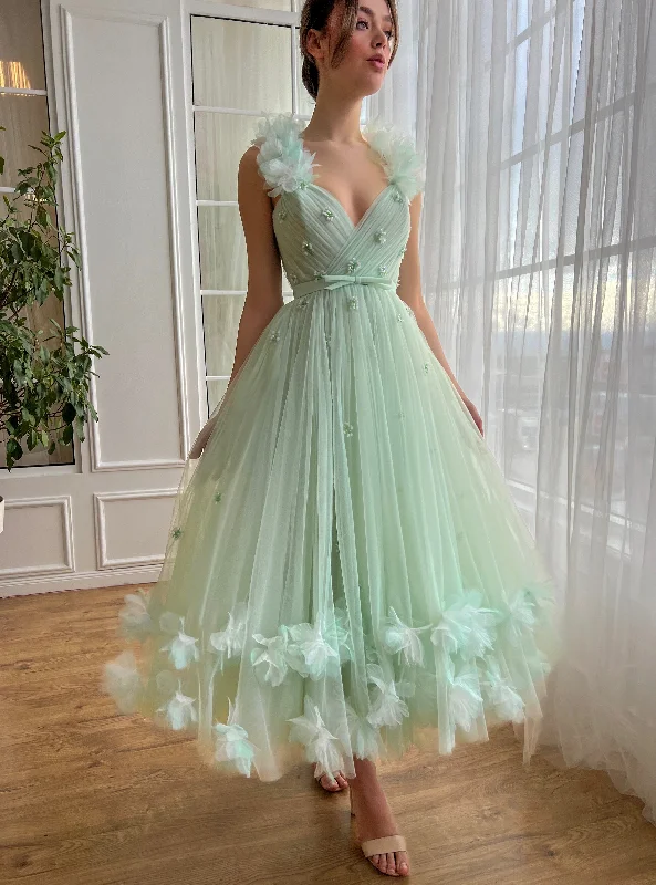Midi dresses with tiered skirts for a bohemian festival lookMinty Cool Blossom Dress Midi dresses with tiered skirts for a bohemian festival lookMinty Cool Blossom Dress