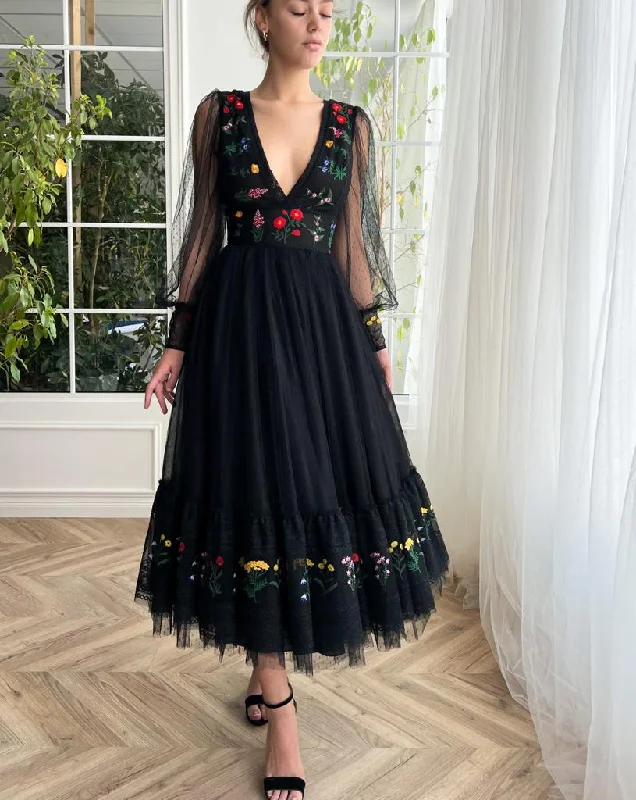 Midi dresses with gathered skirts for a full and flowing silhouetteNightfall Bouquet Midi Dress Midi dresses with gathered skirts for a full and flowing silhouetteNightfall Bouquet Midi Dress