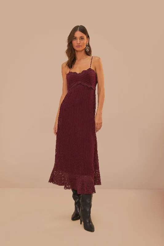 Midi dresses with ruched bodices for a feminine and fitted feelPurple Lace Sleeveless Midi Dress