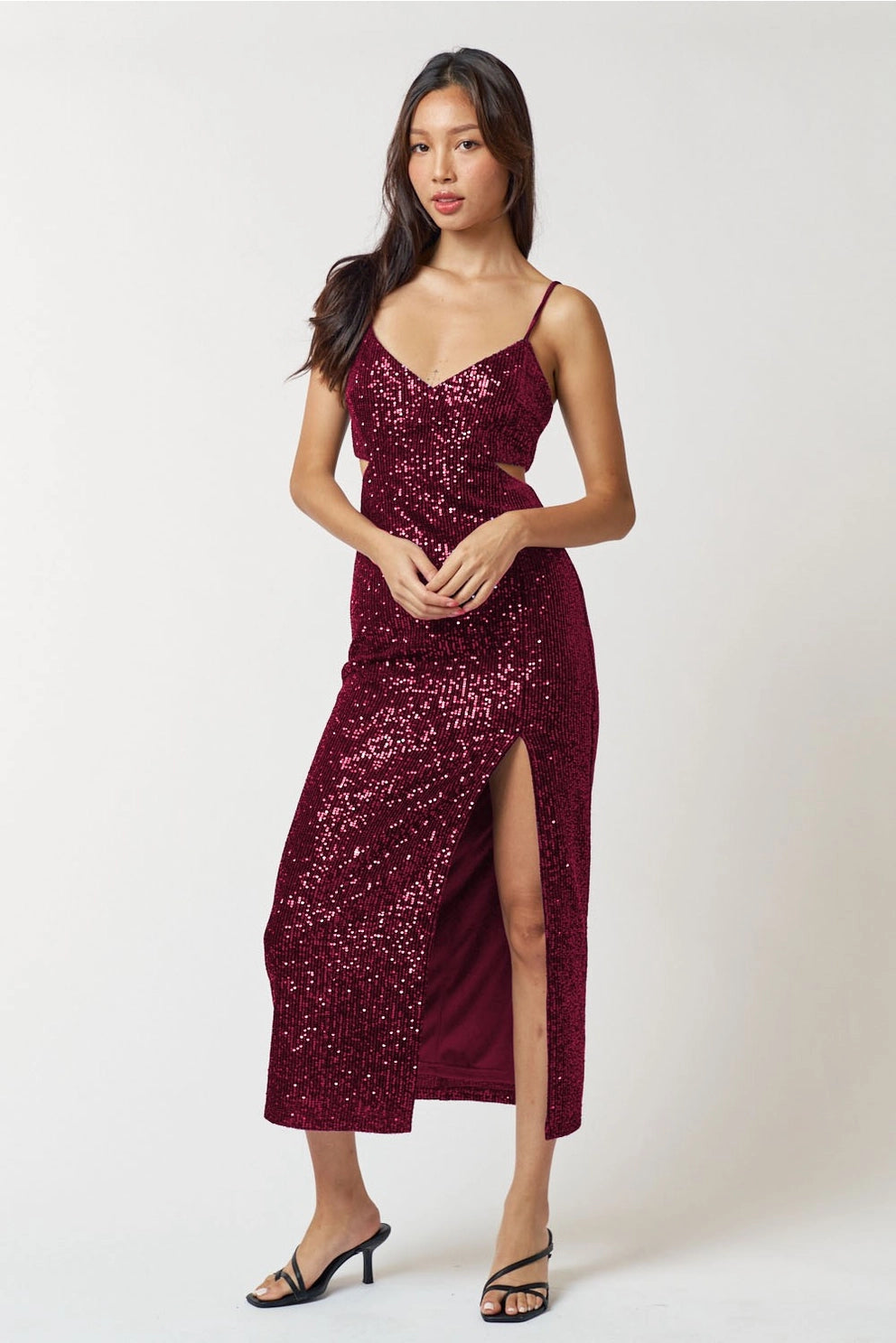 Midi dresses with ruffled sleeves for a more feminine and voluminous lookSequin Holiday Midi Dress With Front Slit And Side Cut Out Midi dresses with ruffled sleeves for a more feminine and voluminous lookSequin Holiday Midi Dress With Front Slit And Side Cut Out