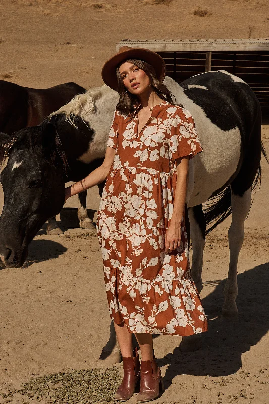 Midi dresses with printed lining for a hidden and stylish detailSurrey Floral Amayah Tiered Midi Dress Midi dresses with printed lining for a hidden and stylish detailSurrey Floral Amayah Tiered Midi Dress
