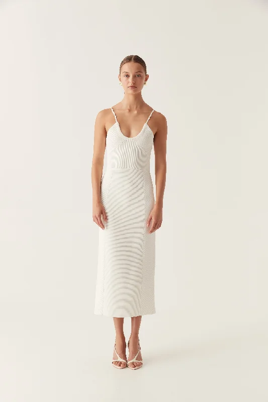 Midi dresses with ruffled bodices for a more pronounced feminine lookVeida Ottoman Knit Midi Dress Midi dresses with ruffled bodices for a more pronounced feminine lookVeida Ottoman Knit Midi Dress