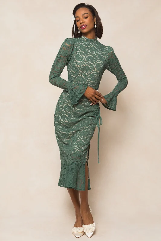 Maxi dresses with a pleated skirt for a timeless and elegant appearanceAmethyst Dress in Green Maxi dresses with a pleated skirt for a timeless and elegant appearanceAmethyst Dress in Green