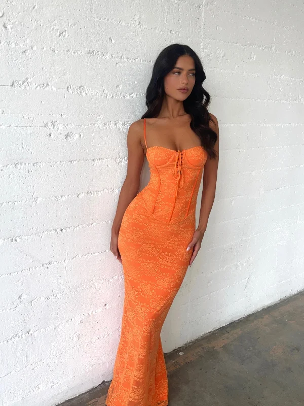 Maxi dresses with geometric prints for a contemporary aestheticASHBY MAXI DRESS ORANGE Maxi dresses with geometric prints for a contemporary aestheticASHBY MAXI DRESS ORANGE