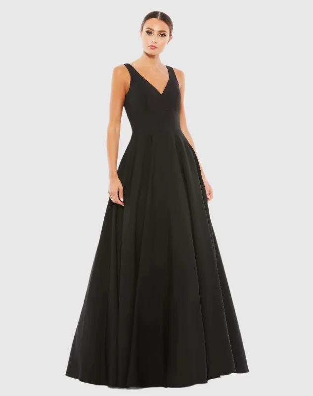 Maxi dresses with an empire waist for a flattering fit on all body typesClassic Sleeveless A-Line Gown with Pockets Maxi dresses with an empire waist for a flattering fit on all body typesClassic Sleeveless A-Line Gown with Pockets