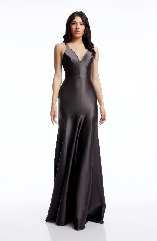 Maxi dresses with a gathered skirt for a voluminous and dramatic effectShirley Dress Maxi dresses with a gathered skirt for a voluminous and dramatic effectShirley Dress