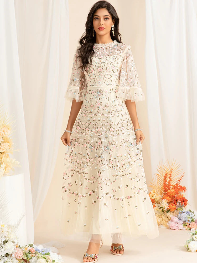Maxi dresses with embroidered floral motifs for a unique designDRESS STYLE  - SY1494