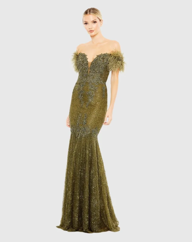 Maxi dresses with a halter neck for a stylish and sophisticated choiceFeathered Crystal Embellished Sleeveless Gown Maxi dresses with a halter neck for a stylish and sophisticated choiceFeathered Crystal Embellished Sleeveless Gown