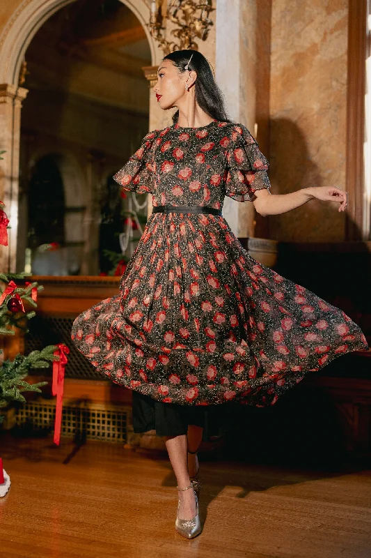 Maxi dresses with cut - out details on the sides for a modern edgeGianna Dress in Moody Floral Maxi dresses with cut - out details on the sides for a modern edgeGianna Dress in Moody Floral