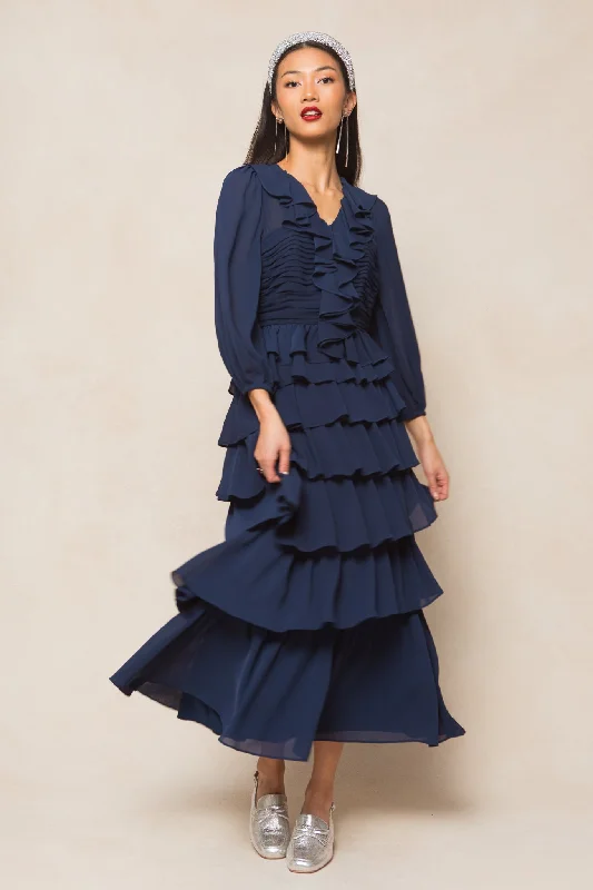 Maxi dresses with a paisley print for a classic and elegant styleLarsa Dress in Blue Maxi dresses with a paisley print for a classic and elegant styleLarsa Dress in Blue
