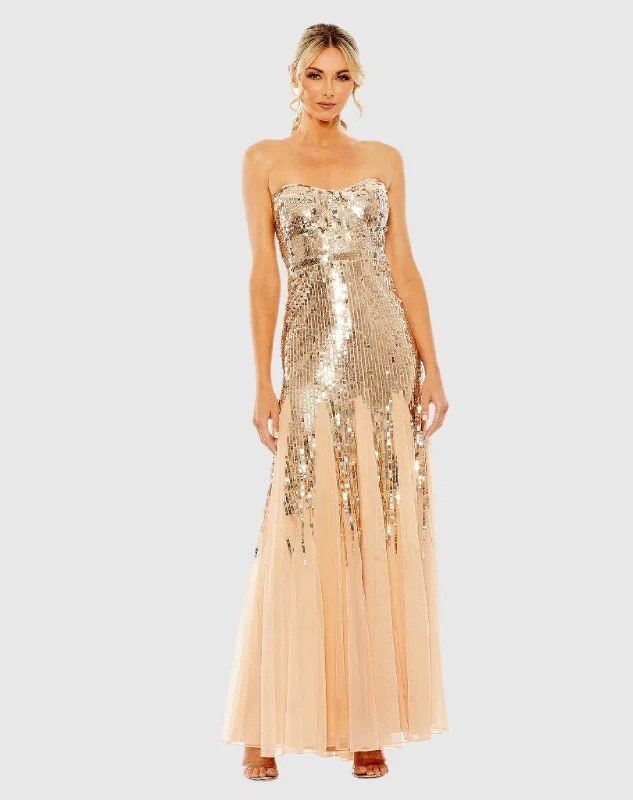 Maxi dresses with a gathered skirt for a voluminous and dramatic effectSleeveless Sequin Mesh Gown Maxi dresses with a gathered skirt for a voluminous and dramatic effectSleeveless Sequin Mesh Gown