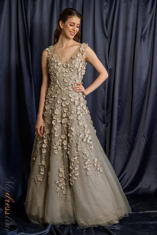 Strapless formal dresses with tulle skirts for a classic prom lookDulce Celia CANYONA Strapless formal dresses with tulle skirts for a classic prom lookDulce Celia CANYONA