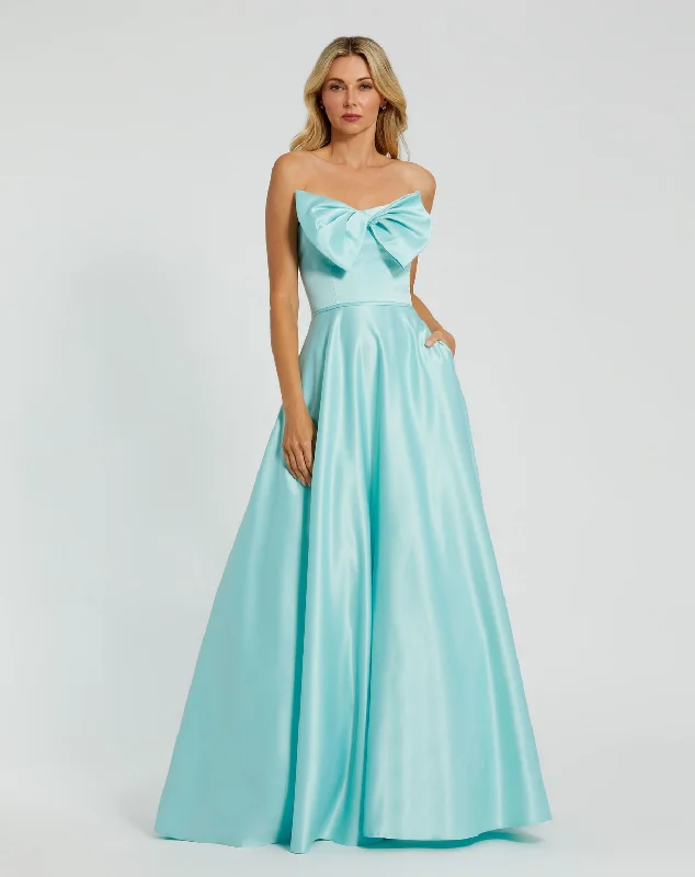 Metallic maxi dresses for a glamorous New Year's Eve party Metallic maxi dresses for a glamorous New Year's Eve party Mac Duggal 49702 Long A Line Prom Ballgown Metallic maxi dresses for a glamorous New Year's Eve party Metallic maxi dresses for a glamorous New Year's Eve party Mac Duggal 49702 Long A Line Prom Ballgown