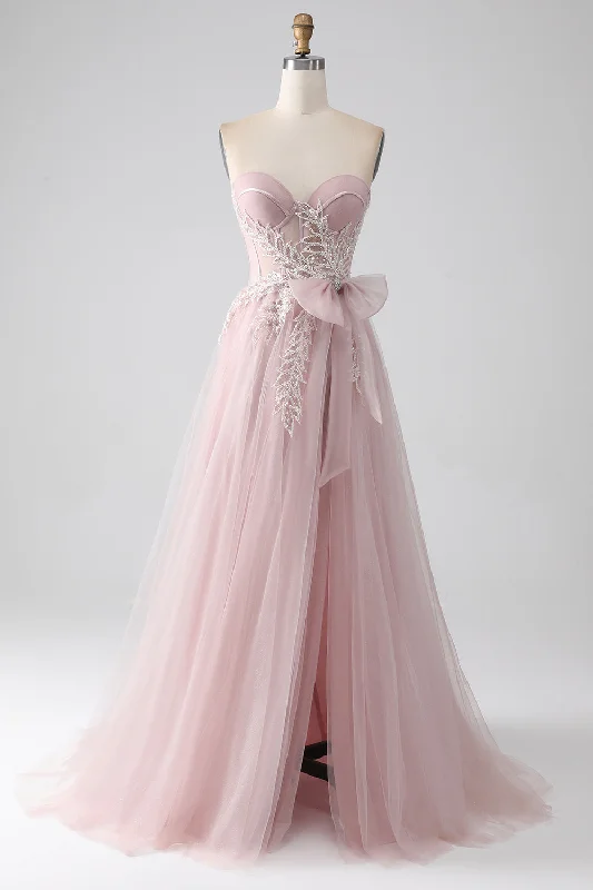 Mini cocktail dresses with a tiered ruffled skirt and a scoop neckSparkly A Line Strapless Tulle Prom Dress with Bow Mini cocktail dresses with a tiered ruffled skirt and a scoop neckSparkly A Line Strapless Tulle Prom Dress with Bow