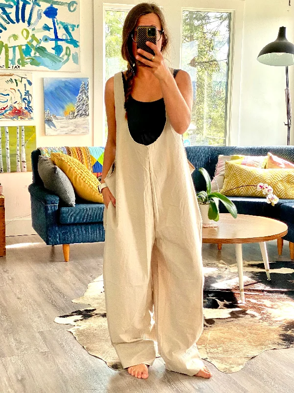 Women's overalls with a modern and minimalist lookOveralls - Lg/XL