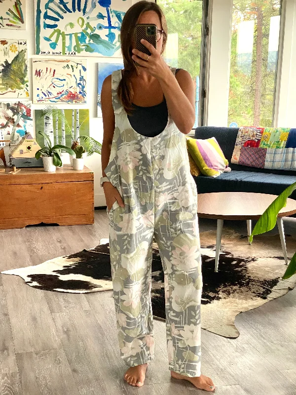Skinny - leg women's overalls for a sleek lookOveralls - med