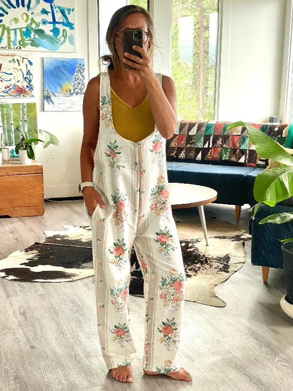 Women's overalls with a back pocket for convenienceOveralls - med (flannel)
