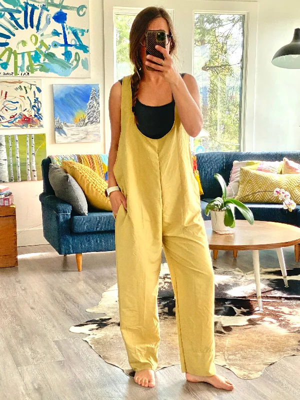 Women's overalls with a flapped pocket designOveralls - med