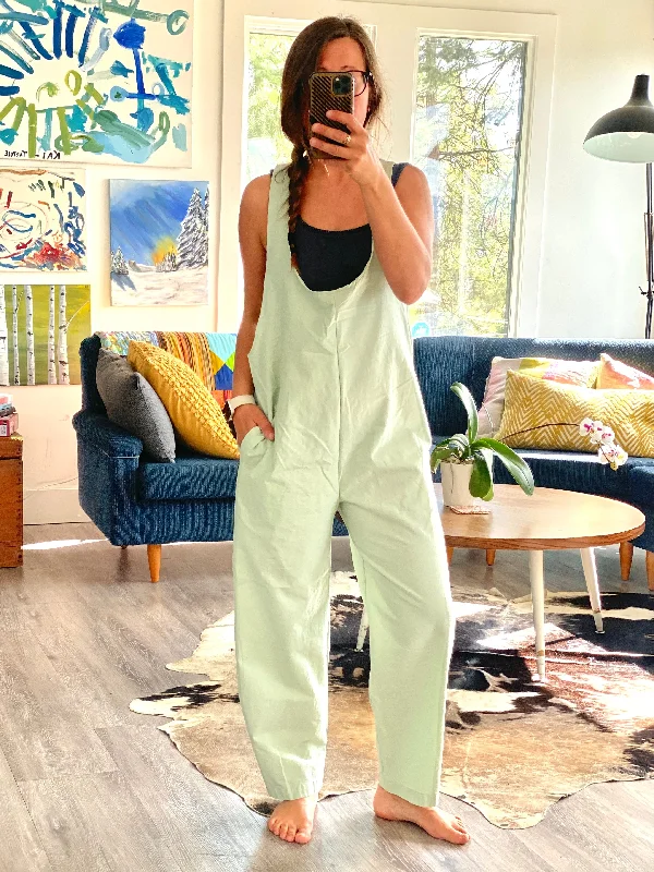 Cargo - style women's overalls with multiple pocketsOveralls  - sm