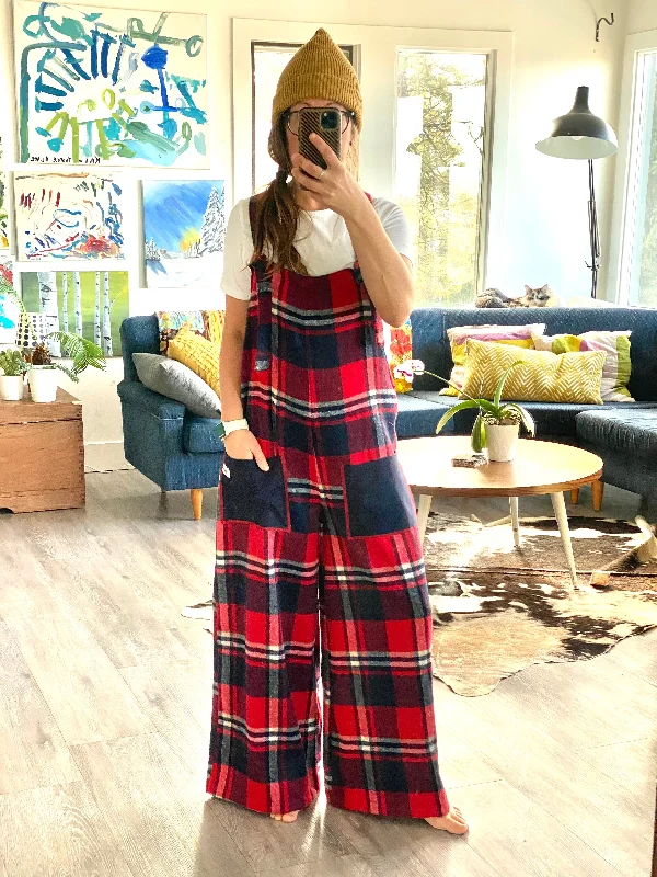 Women's overalls in black color for a classic lookWide Leg Overalls - sm/med