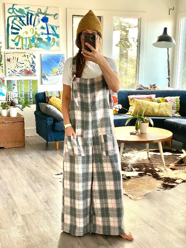Women's overalls with a breathable fabric for hot daysWide Leg Overalls - sm/med